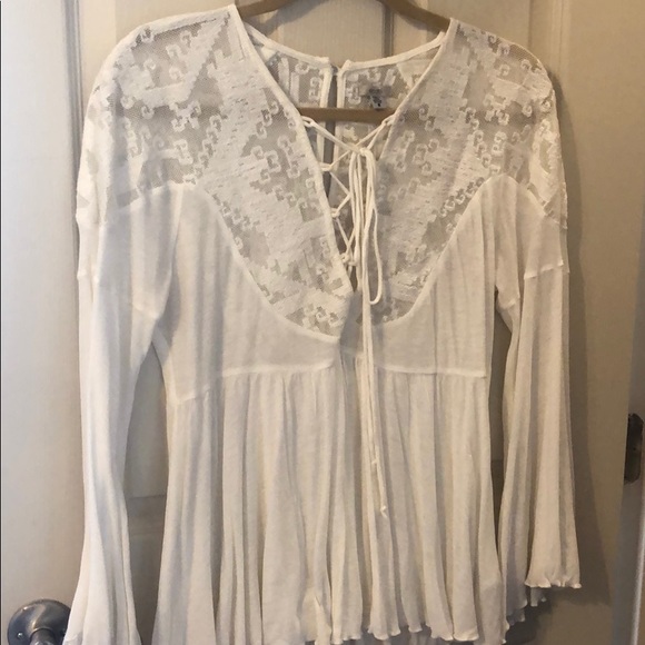 Adorable white lace Ecoté top from Urban - Picture 1 of 3